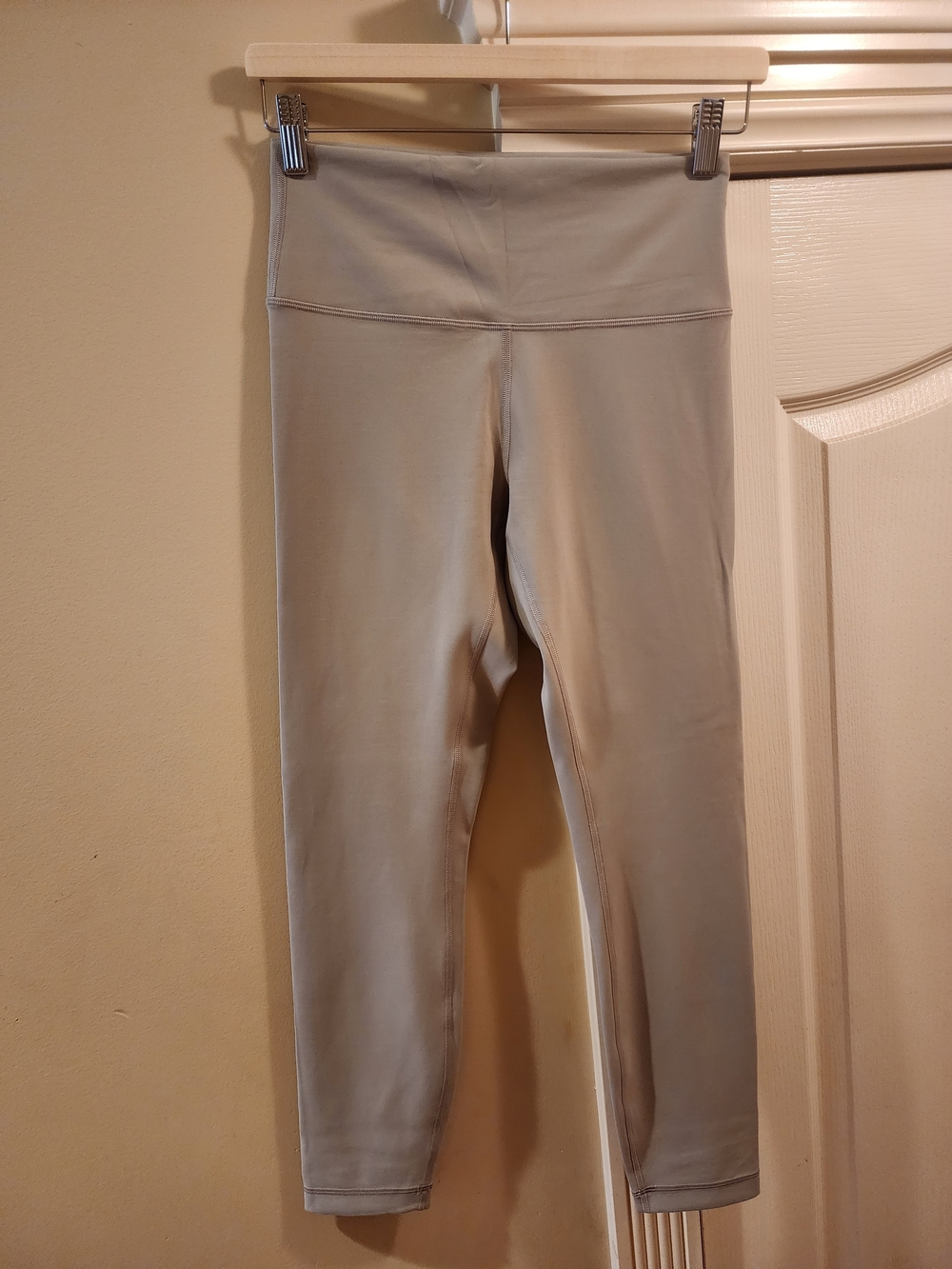 Brand New Lululemon Wunder Train High-Rise Tight 25", Size:8, Colour:Riverstone